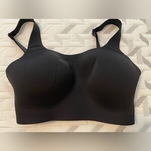 Victoria Secret featherweight max sports bra